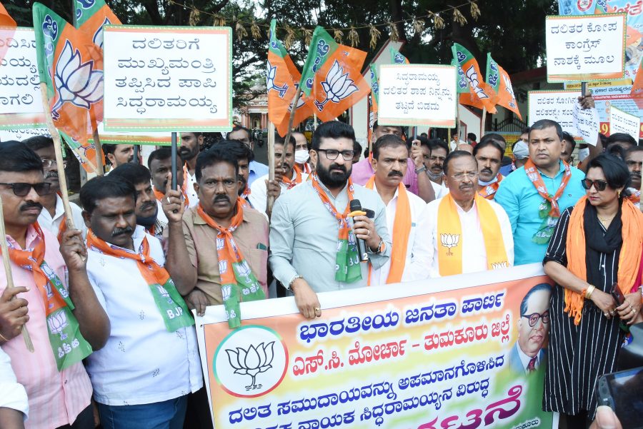 BJP’s Dalit Morcha protests against former chief minister Siddaramaiah