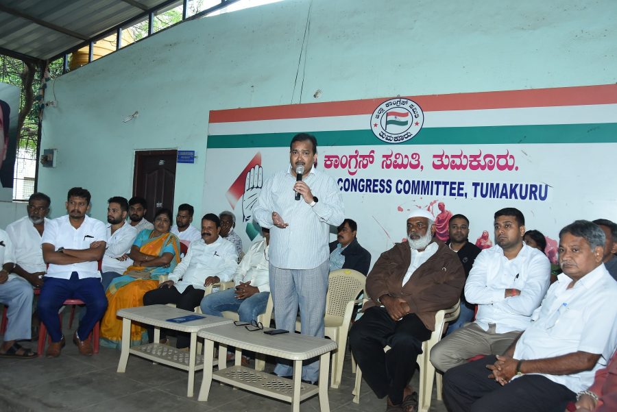 Preliminary meeting of activists at Congress office