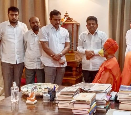 R Rajendra visited the Siddaganga mutt