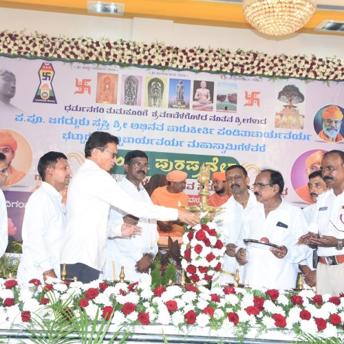 ಜೈನ ಸಮಾಜದಿಂದ ಸ್ವಾಮೀಜಿಗಳಿಗೆ ಭಕ್ತಿಸಮರ್ಪಣಾ ಸಮಾರಂಭ