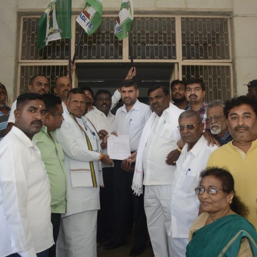 ಬಸ್ ಪ್ರಯಾಣ ದರ ಏರಿಕೆ ಹಿಂಪಡೆಯುವಂತೆ ಸರ್ಕಾರದ ವಿರುದ್ಧ ಜೆಡಿಎಸ್ ಪ್ರತಿಭಟನೆ