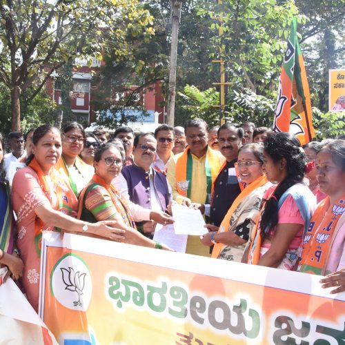 ‘ಆತ್ಮಹತ್ಯೆ, ಭ್ರಷ್ಟಾಚಾರದ ಭಾಗ್ಯ ನೀಡಿದ ಕಾಂಗ್ರೆಸ್ ಸರ್ಕಾರ: ಜನವಿರೋಧಿ ಆಡಳಿತ ಖಂಡಿಸಿ ಬಿಜೆಪಿ ಪ್ರತಿಭಟನೆ