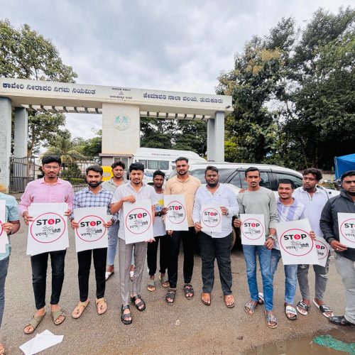 Vote Chori: ಮತಗಳ್ಳತನ ವಿರೋಧಿಸಿ ಯುವ ಕಾಂಗ್ರೆಸ್ ಪೋಸ್ಟರ್ ಅಭಿಯಾನ 5 Vote Chori: ಮತಗಳ್ಳತನ ವಿರೋಧಿಸಿ ಯುವ ಕಾಂಗ್ರೆಸ್ ಪೋಸ್ಟರ್ ಅಭಿಯಾನ